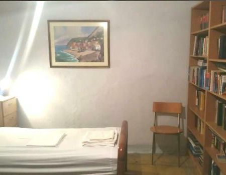 Communist Style Apartment تيرانا المظهر الخارجي الصورة