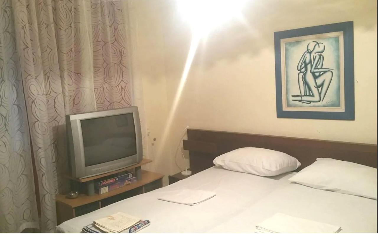 Communist Style Apartment تيرانا المظهر الخارجي الصورة